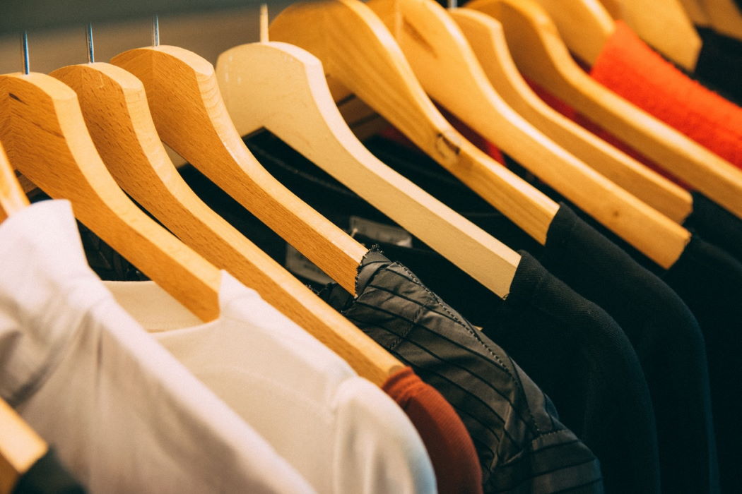 Zakupy i oszczędność, czyli jak korzystnie kupować ubrania
