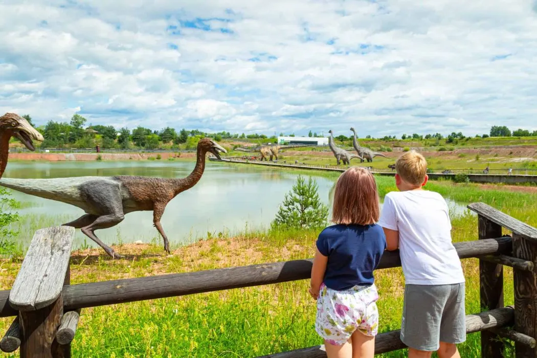 Jak wycieczki z dinozaurami rozwijają pasję do nauki?