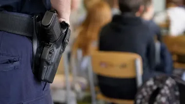 Policjanci z Częstochowy uczą dzieci, jak bezpiecznie wrócić do domu