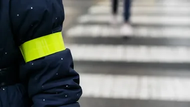 Odblaski mieli już na sobie. Policjanci uczyli dzieci bezpiecznej drogi