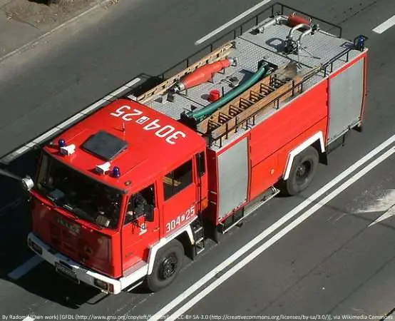 Harcerze przekazali Betlejemskie Światło Pokoju Komendzie PSP w Częstochowie