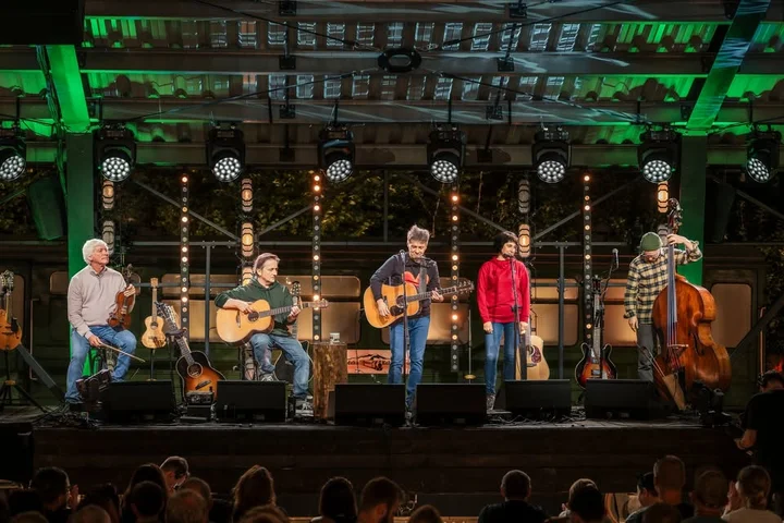 Grafika promocyjna wydarzenia Stare Dobre Małżeństwo w Częstochowie — koncert w Filharmonii Częstochowskiej