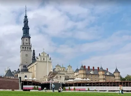 Obrazek przedstawia grafikę promocyjną wydarzenia Pielgrzymka pracowników do sanktuarium na Jasnej Górze