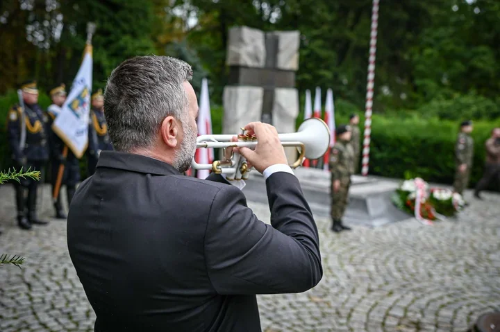 Miejska ceremonia przy Grobie Nieznanego Żołnierza przypomniała o sowieckiej agresji