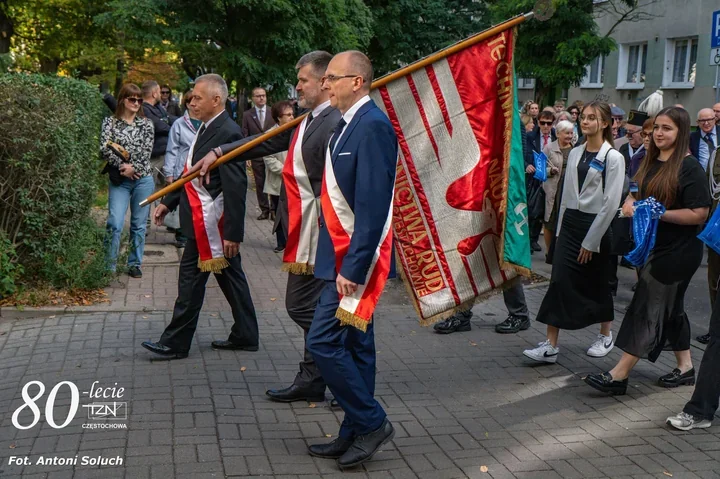 TZN ma 80 lat. Generał i absolwent odsłonił pomnik patrona
