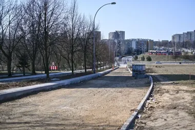 Aleja Wyzwolenia z nową trasą pieszo-rowerową – przebudowa nabiera tempa