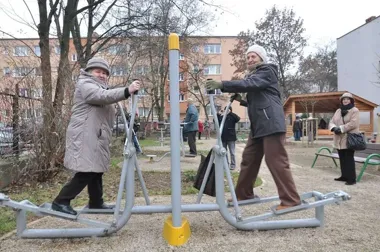 Aktywna jesień życia w Częstochowie zamienia profilaktykę w codzienny rytm