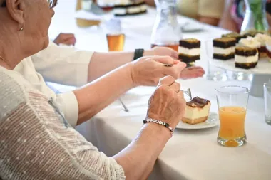 Seniorzy znów usiądą przy kawie. Rusza 16. edycja programu