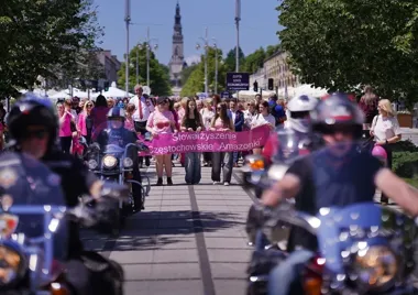 Różowa wstążka w centrum Częstochowy. Badania i rozmowy o zdrowiu