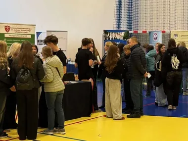 Targi Edukacyjne ruszyły w „Siódemce” – pełna oferta częstochowskich szkół średnich dla uczniów i rodziców