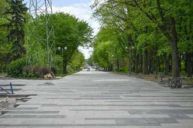 Promenada Niemena zmienia się krok po kroku. Powstaje wygodniejszy trakt i węzeł przesiadkowy