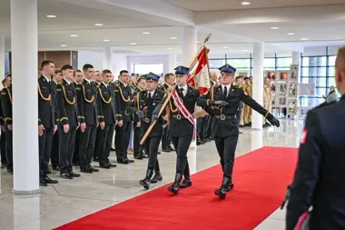 Medale i awanse dla strażaków. W Częstochowie była też lekcja bezpieczeństwa