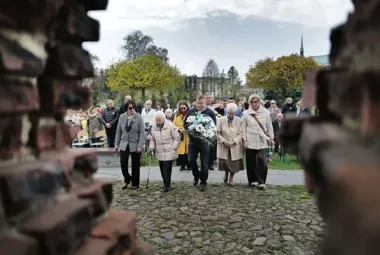 Żonkile pod częstochowskim pomnikiem przypomniały o bohaterach getta