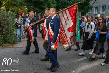 TZN ma 80 lat. Generał i absolwent odsłonił pomnik patrona