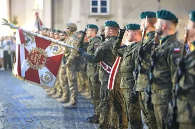 Sztandary, wojskowy marsz i apel na Jasnej Górze. Znamy program