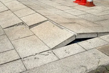 Wybrzuszenia na Starym Rynku znikną w tym tygodniu