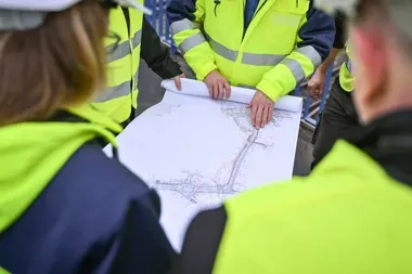 Na połączeniu 1 Maja z Krakowską wykonawca poprawi świeżą nawierzchnię na własny koszt