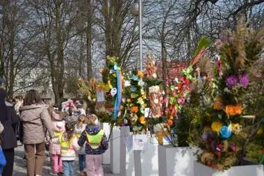 III Aleja zakwitła palmami z rąk dzieci i młodzieży