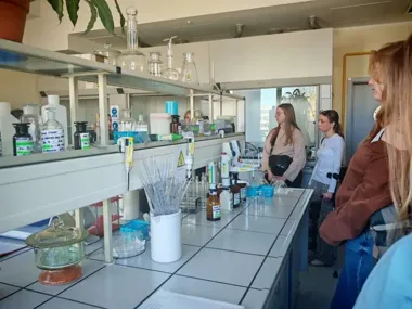 Grypa i krztusiec uderzyły mocniej, ale woda i żywność przeszły kontrolę