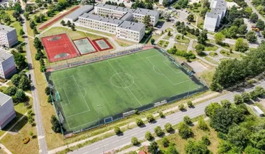 Nowa nawierzchnia przy SP 50. Remont boiska pochłonie około 1,2 mln zł