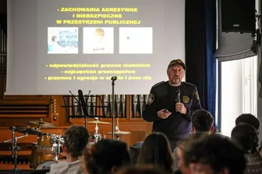 Straż Miejska edukuje młodzież – prelekcje w SP nr 10 i Jasnogórskiej Szkole Muzycznej