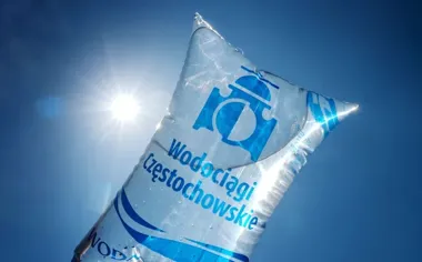 W Częstochowie walczą z upałem. Woda trafia do punktów i na ulice
