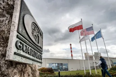 Nowa linia do laminowania szkła działa w Częstochowie. Władze miasta odwiedziły hutę
