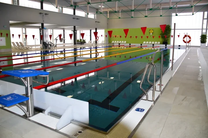 Rusza wiosenny kurs pływania na Sienkiewicza – zapisy na weekendowe zajęcia dla dzieci i dorosłych