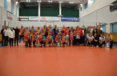 Zakholding wyrwał brąz w ostatnim meczu ligi siatkówki czterdziestolatków