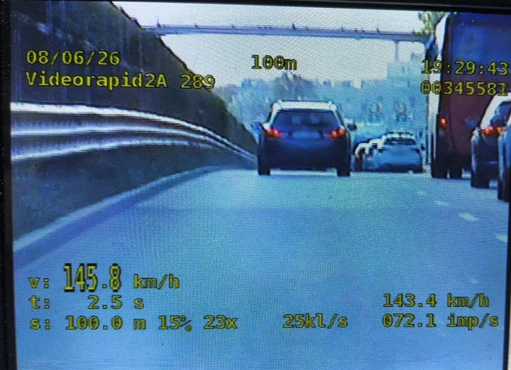 Uciekał przed drogówką przez kilka kilometrów. Zatrzymał go krawężnik