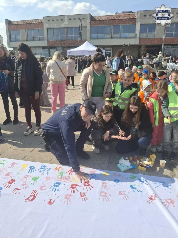 Odblaski i barwny marsz w Częstochowie - policjanci weszli do akcji