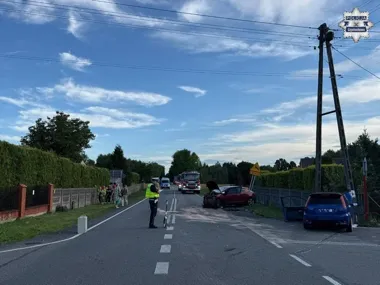 Skręcał w lewo, zderzył się z Fordem. Pięć osób trafiło do szpitala