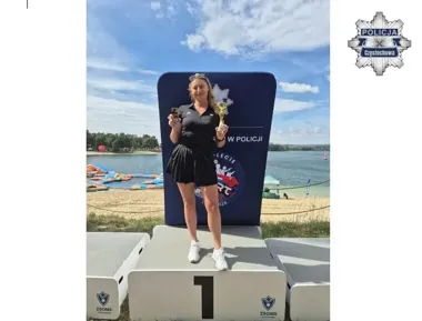 Częstochowska policjantka najszybsza wśród mundurowych pływaczek