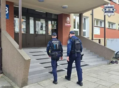 Patrole przy szkołach na Śląsku. Policja sprawdza każdy sygnał
