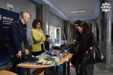 Na uczelni w Częstochowie policyjne stoisko przyciągnęło tłumy studentów