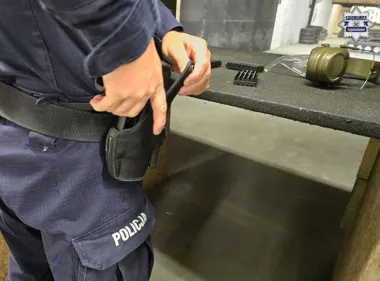 Częstochowscy policjanci trenowali strzelanie w warunkach zbliżonych do służby