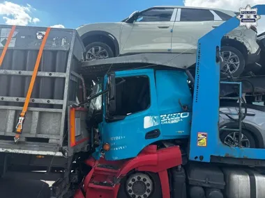 Na A-1 w Mykanowie jedna zmiana pasa skończyła się zderzeniem ciężarówek