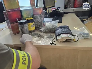 Zapach marihuany zdradził go na parkingu w Konopiskach