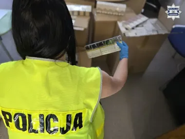40 tysięcy papierosów bez akcyzy w Częstochowie - policja zatrzymała 61-latka
