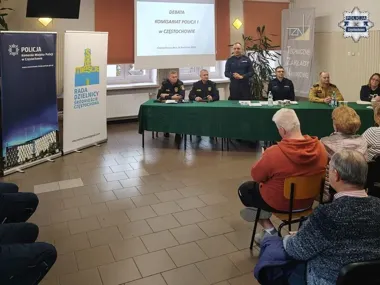 Częstochowska „jedynka” zebrała mieszkańców. Ostrzegali przed groźbami z ulicy i internetu