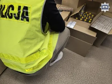 Stoisko na bazarze w Częstochowie kryło ponad 1500 paczek - 59-latka zatrzymana