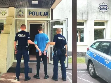 Uciekał przed policją na Wyzwolenia, w mieszkaniu leżało ponad 700 gramów narkotyków