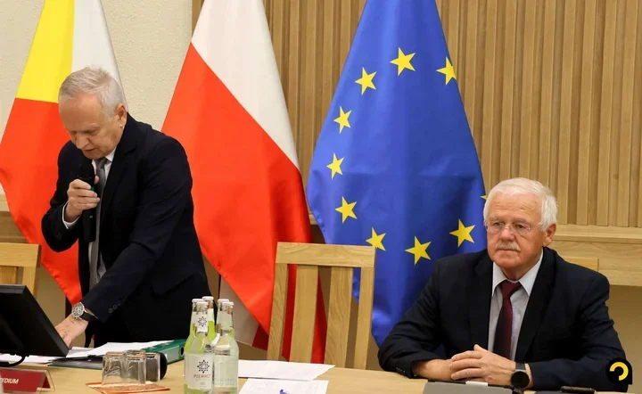 Budżet, bezrobocie i lotnisko na jednej sesji. Radni powiatu podjęli decyzje