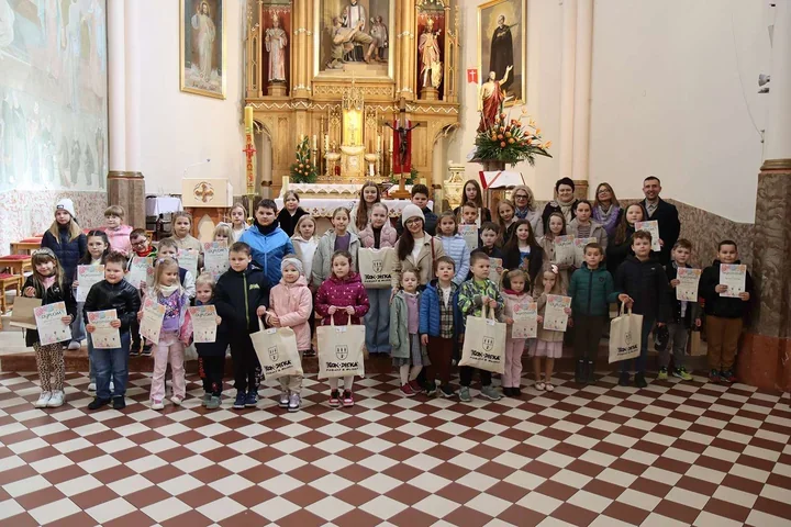 Wielkanocne jajka zamieniły parafię w Konopiskach w galerię młodych talentów