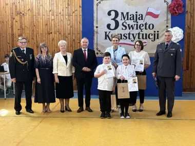 Majowe święto i historia Andersa spotkały się w szkolnej sali w Janowie