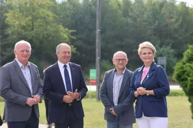 Dwa niebezpieczne zakręty znikną z DW 492. Droga w Blachowni zostanie przebudowana