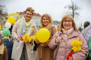 Żółte żonkile i marsz przez centrum przypomniały o sile hospicjum