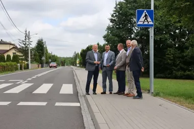 Ponad 2 km przebudowanej drogi pod Częstochową. Są też bezpieczniejsze przejścia