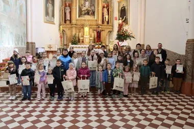 Wielkanocne jajka zamieniły parafię w Konopiskach w galerię młodych talentów