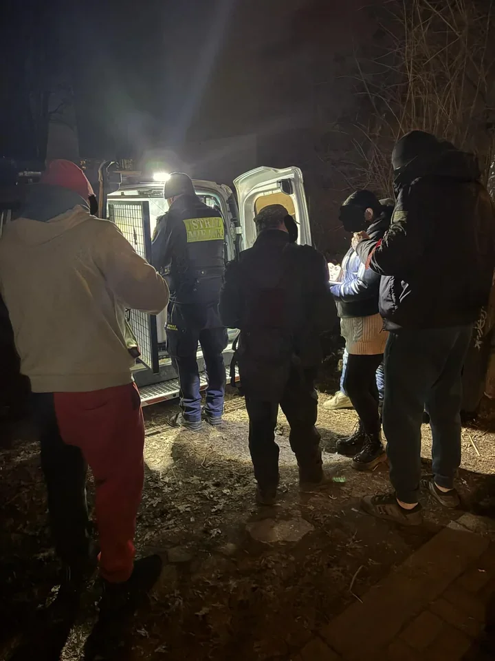 Strażnicy mimo odwilży - nocne patrole w Częstochowie pomogły 17 osobom
